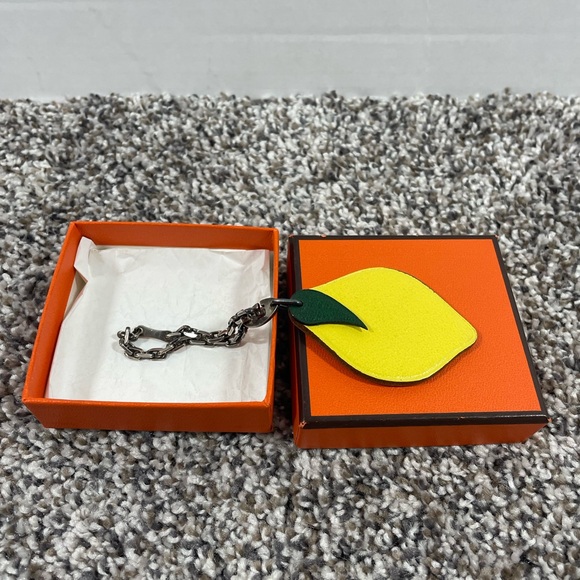 Authentic HERMES lemon keychain with box and certificate - Picture 4 of 8